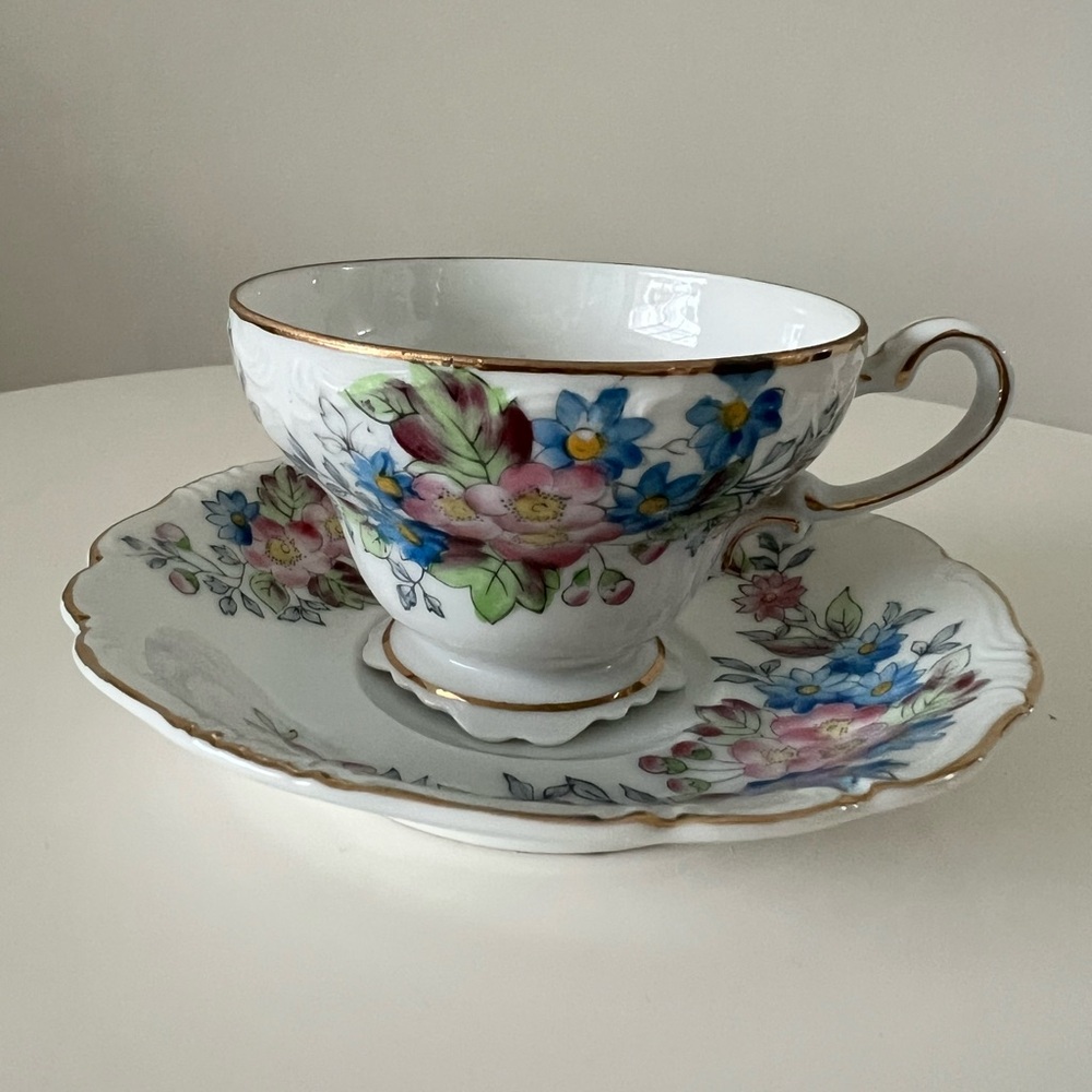 Vintage Fine China Made in Occupied Japan Tea Cup 1- with Gold Rim Hand painted